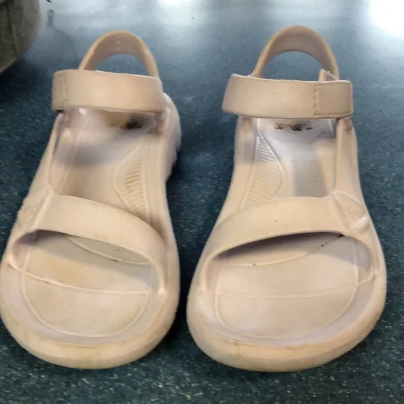 Teva rubber sandles - Picture 2 of 5